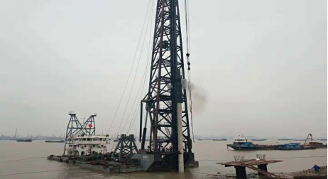 南通港天生港區液體化工碼頭工程水上沉樁首樁圓滿成功